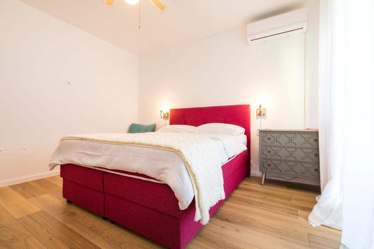 Alaburic Rooms & Apartment Мали-Лошинь Экстерьер фото