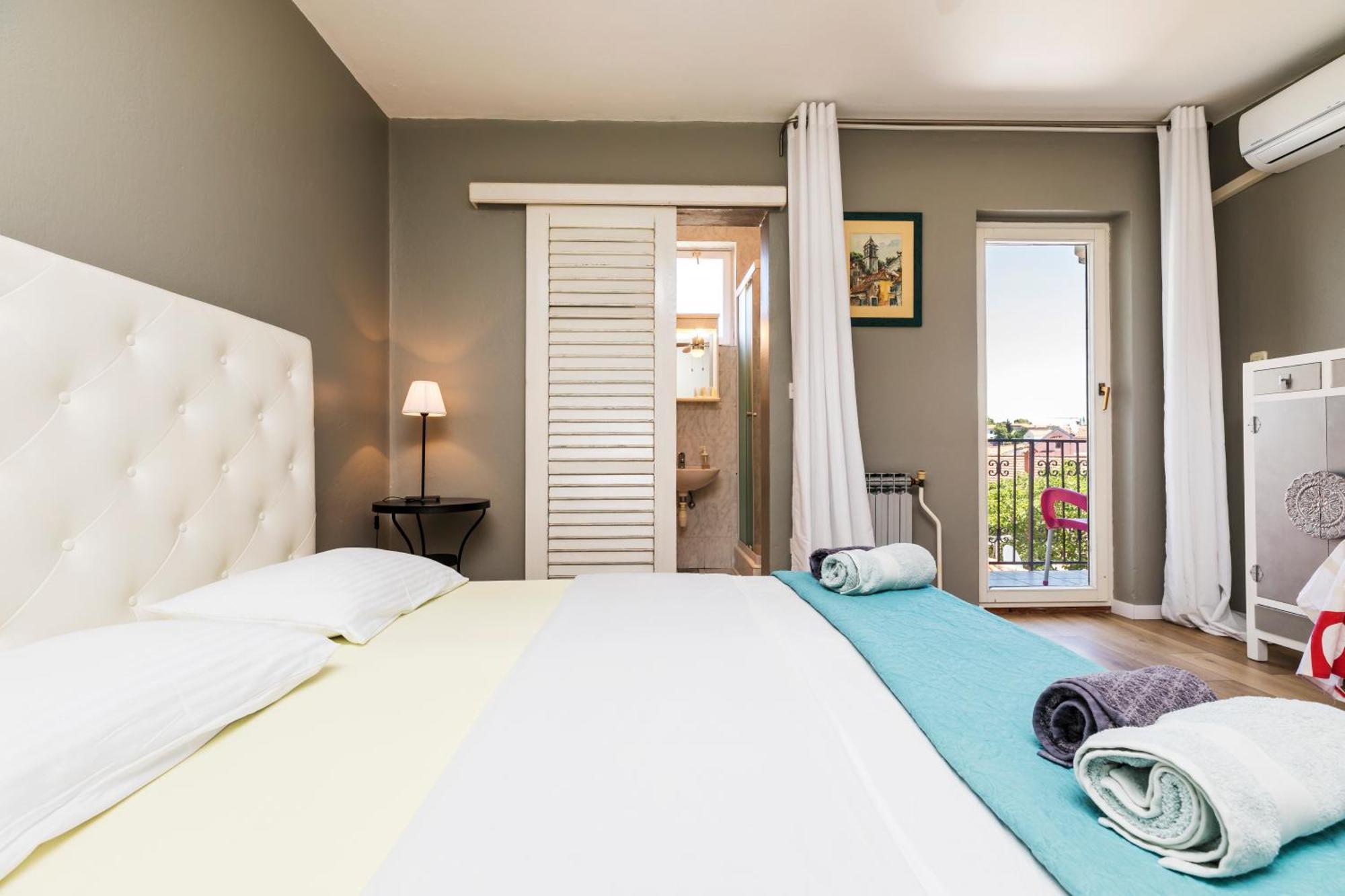 Alaburic Rooms & Apartment Мали-Лошинь Экстерьер фото
