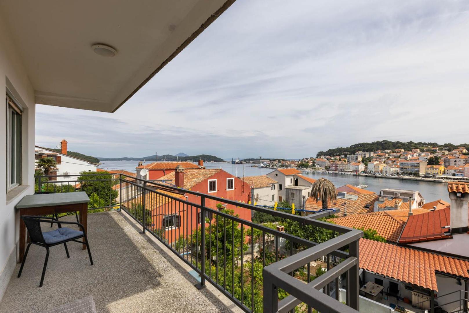 Alaburic Rooms & Apartment Мали-Лошинь Экстерьер фото
